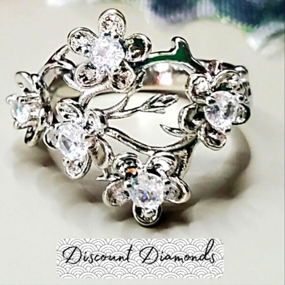 Clear White Diamond Ring on 925 Sterling Silver - Picture 4 of 6